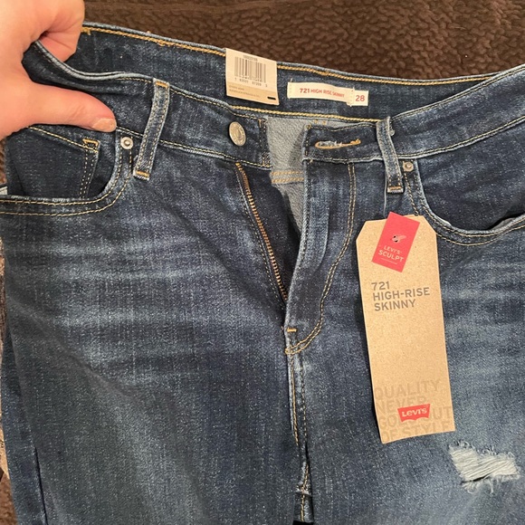 Levi’s size 28 high-rise distressed skinny jeans. - Picture 5 of 6